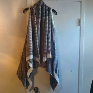 Long layerd drapping knit vest